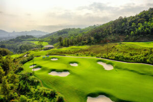 FLC Golf Club Hạ Long là một trong những địa điểm chơi golf hàng đầu tại Việt Nam