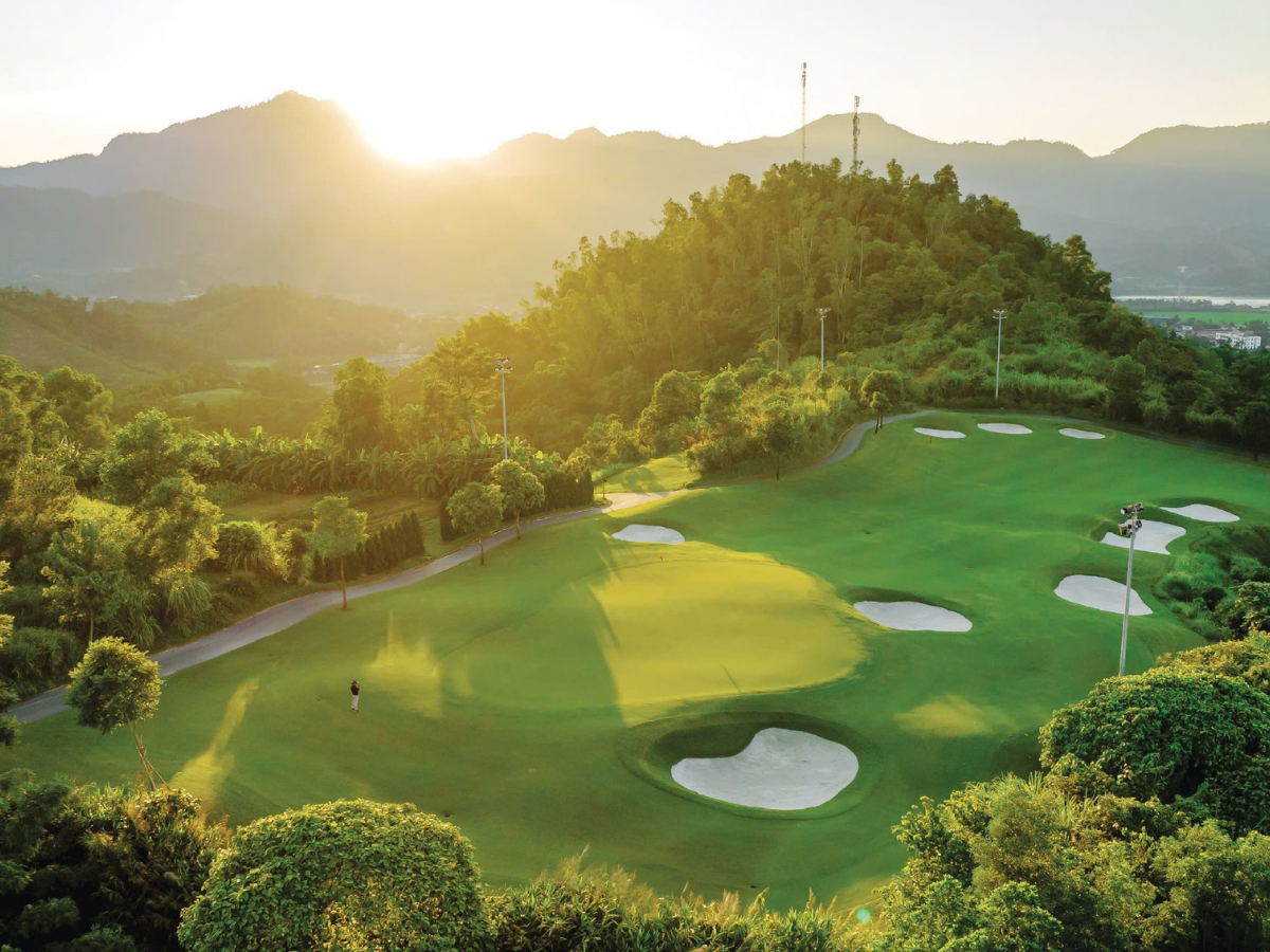 Review Hilltop Valley tháng 12