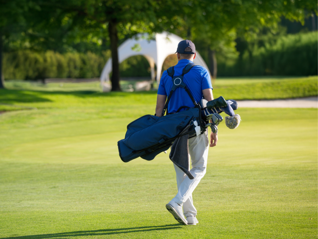 Đi bộ trên sân golf